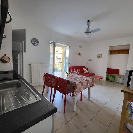Red Apartment - Residenza Silvana 韦尔巴尼亚 外观 照片