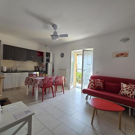 Red Apartment - Residenza Silvana 韦尔巴尼亚 外观 照片